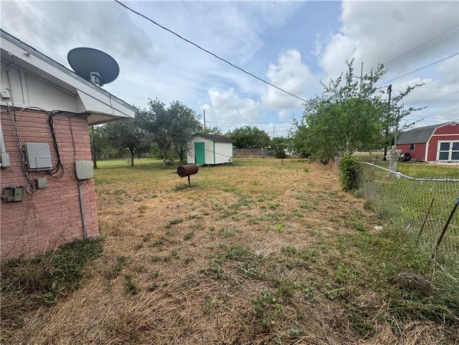 303 E Soyars Ave, House other with 3 bedrooms, 2 bathrooms and 4 parking in Orange Grove TX | Image 6