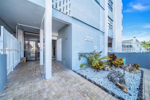 304-2016 Bay Dr, Miami Beach, FL, 33141-4421 | Card Image