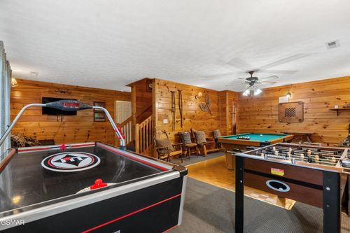 933 Ski Mountain Rd, Gatlinburg, TN, 37738-3905 | Card Image