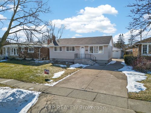 55 Parkdale Drive, Thorold, ON, L2V2N7 | Card Image