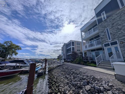 221-2564 S Waterside Ct, Marblehead, OH, 43440-9116 | Card Image