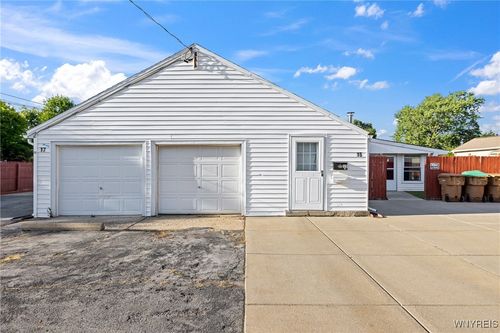 15-17 Redwood Dr, Cheektowaga, NY, 14225-2633 | Card Image