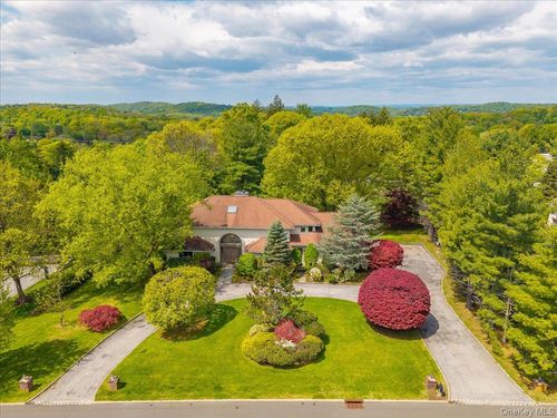8 Far Hill Ln, Pleasantville, NY, 10570-2524 | Card Image