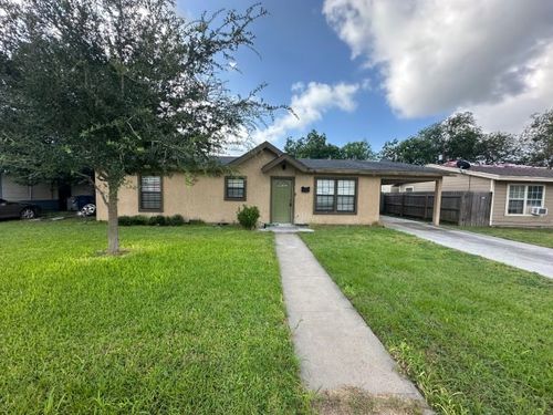 1014 E Huntington St, Beeville, TX, 78102-3712 | Card Image