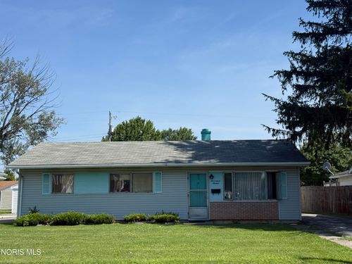 1716 Moore St, Fremont, OH, 43420-1615 | Card Image