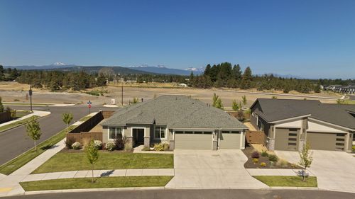 3811 Ne Oakside Loop, Bend, OR, 97701-5916 | Card Image