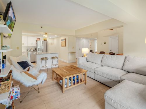 2e2-137 E Mountain Rd, Killington, VT, 05751-9615 | Card Image