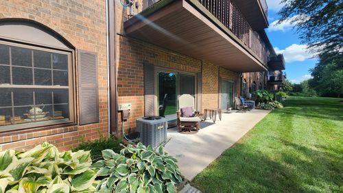 apt-111-1360 Kimberly Ridge Rd, Bettendorf, IA, 52722-4165 | Card Image