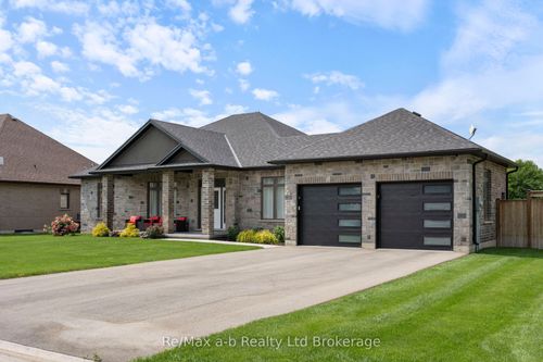 1005 Windham Centre Rd, Windham Centre, ON, N0E2A0 | Card Image