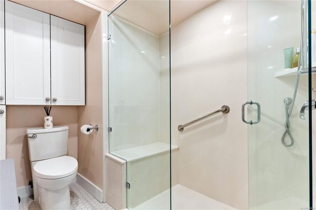 931 Mesher Pl, House other with 3 bedrooms, 3 bathrooms and 4 parking in Esquimalt BC | Image 35
