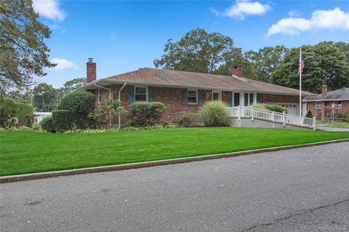 18 Sterling Pl, Sayville, NY, 11782-3356 | Card Image