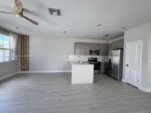 151-151 Sw 171st Ln, Pembroke Pines, FL, 33027-1456 | Card Image