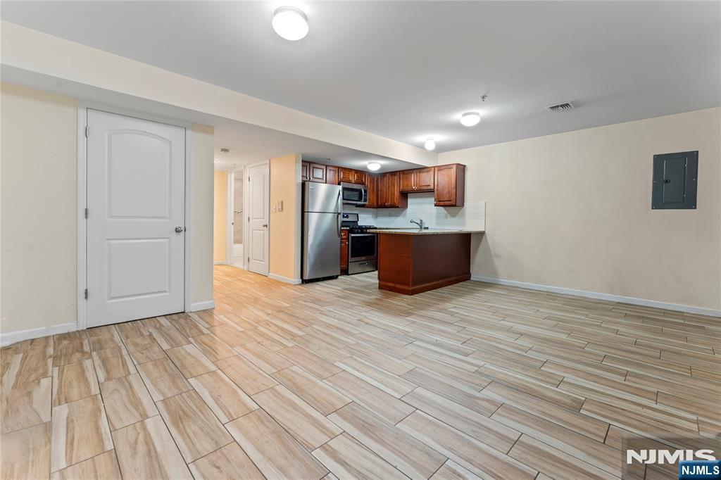 Residential Lease in Newark