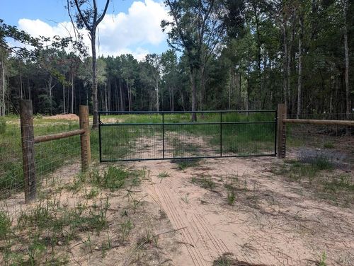 7453 Clark Rd, Plantersville, TX, 77363-8435 | Card Image