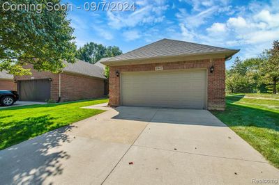 37467 Ryan Road, Condo with 2 bedrooms, 2 bathrooms and null parking in Sterling Heights MI | Image 3