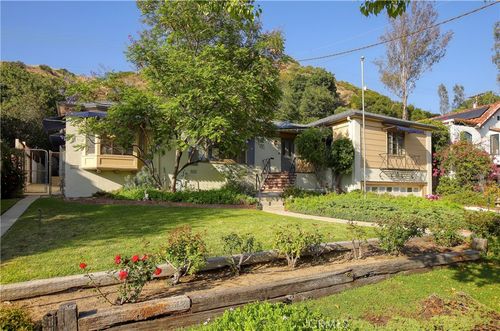833 W Mountain St, Glendale, CA, 91202-1037 | Card Image