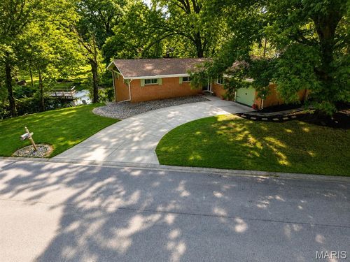 3832 Tanbark Dr, Swansea, IL, 62226-1935 | Card Image