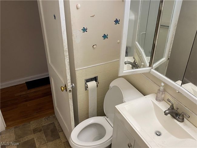 BATHROOM | Image 16