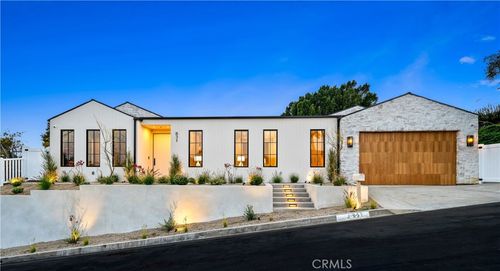 831 Teakwood Rd, LOS ANGELES, CA, 90049-1329 | Card Image