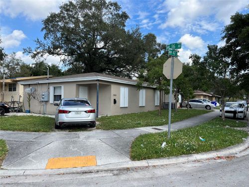 1565 Nw 47th St, Miami, FL, 33142-4151 | Card Image