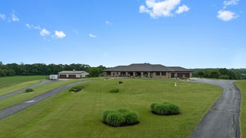 2765 W Pines Rd, Oregon, IL, 61061-9074 | Card Image