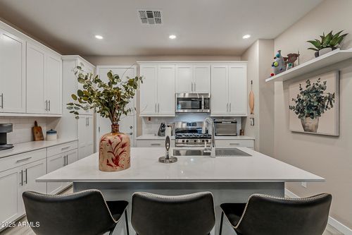 70-4077 S Sabrina Dr, Chandler, AZ, 85248-6196 | Card Image