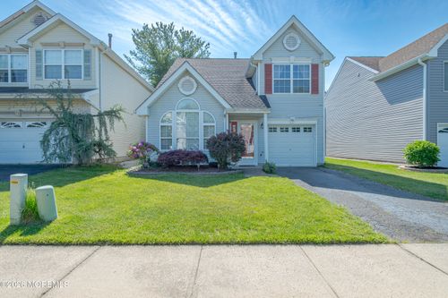 60 Glen Oaks Ct, Old Bridge, NJ, 08857-3555 | Card Image