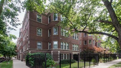 G - 1701 W Greenleaf Avenue, Condo with 2 bedrooms, 1 bathrooms and null parking in Chicago IL | Image 1