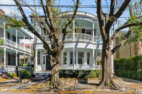 18 Logan St, Charleston, SC, 29401-2404 | Card Image