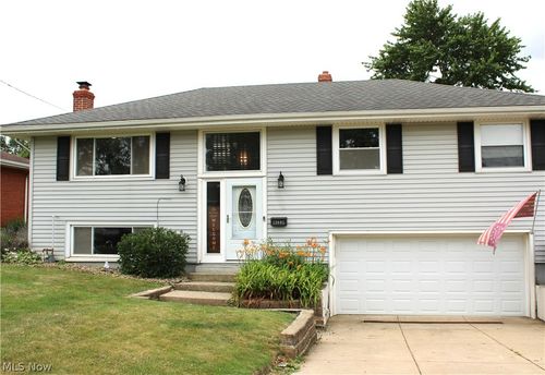 13605 Crestway Dr, Brook Park, OH, 44142-2657 | Card Image