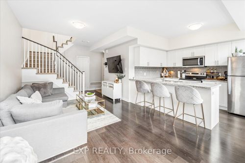 322-15 Whitaker Way, Stouffville, ON, L4A4T4 | Card Image