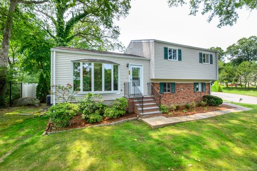 34 Amherst Pl, Stamford, CT, 06902-8328 | Card Image