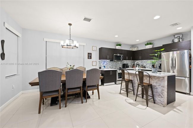 0 - 10250 Nw 70th Ter, Townhouse with 4 bedrooms, 3 bathrooms and null parking in Doral FL | Image 7