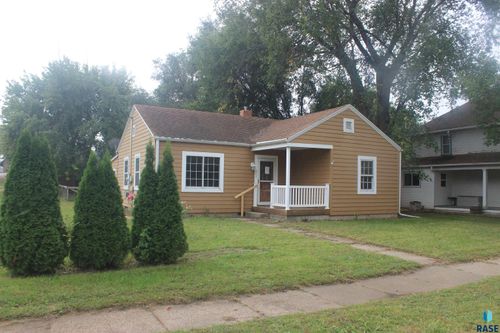 484 E 2nd St, Parker, SD, 57053-2256 | Card Image