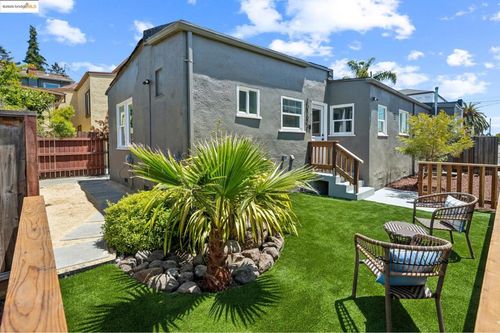 1515 Derby St, Berkeley, CA, 94702-2209 | Card Image