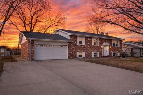 5304 Dixon Dr, Godfrey, IL, 62035-1422 | Card Image