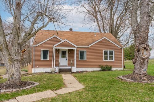 1889 Faircrest St Se, Canton, OH, 44707-1243 | Card Image