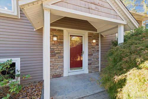 541 Crystalia St, Commerce Twp, MI, 48382-2531 | Card Image