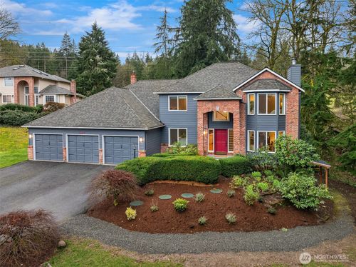 16437 241st Ave Se, Issaquah, WA, 98027-8431 | Card Image