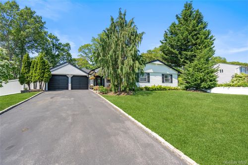 11 Gallatin Dr, Dix Hills, NY, 11746-7947 | Card Image