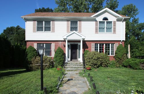 136 High Ridge Rd, Naugatuck, CT, 06770-2977 | Card Image