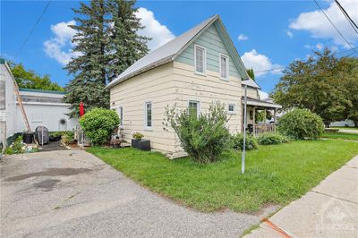 158 Ottawa St, House other with 3 bedrooms, 2 bathrooms and 2 parking in Almonte ON | Image 2