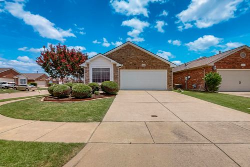 6548 Regina Dr, Fort Worth, TX, 76131-1227 | Card Image
