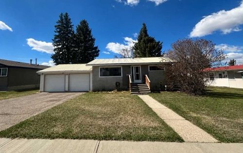 4410 43 St, Ponoka, AB, T4J1B8 | Card Image