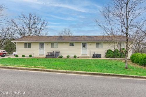 914 E Washington St, Linn, MO, 65051-9100 | Card Image