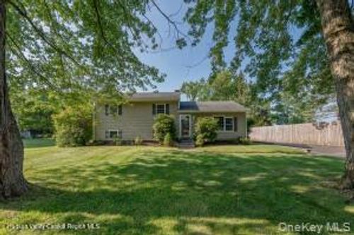 119 Lighthouse Dr, Saugerties, NY, 12477-4217 | Card Image