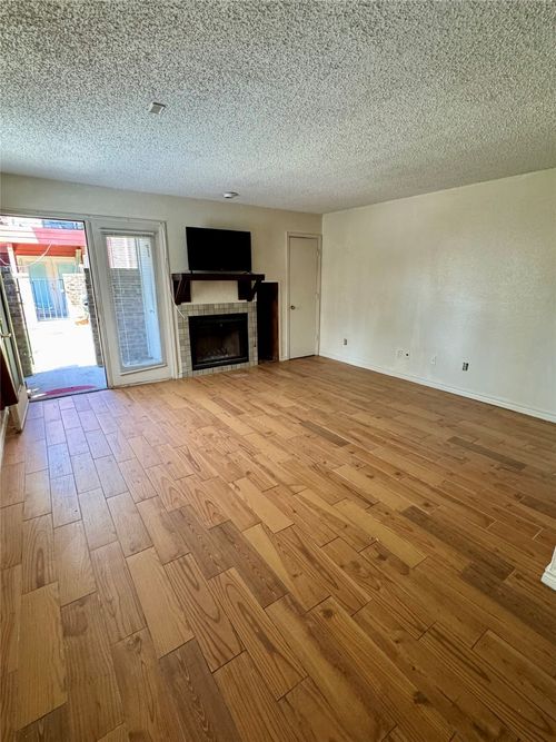 apt-l114-9823 Walnut St, Dallas, TX, 75243-2856 | Card Image