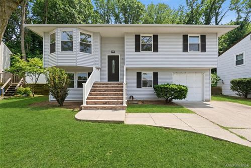 9 Harmony Ln, Glen Cove, NY, 11542-3451 | Card Image