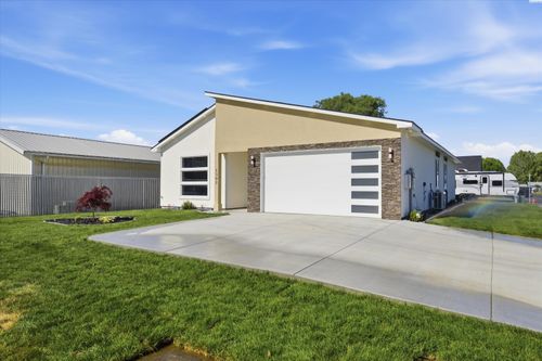 1302 Road 42, Pasco, WA, 99301-2755 | Card Image