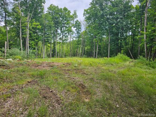 8600 Eagle Rd, Davisburg, MI, 48350-2810 | Card Image